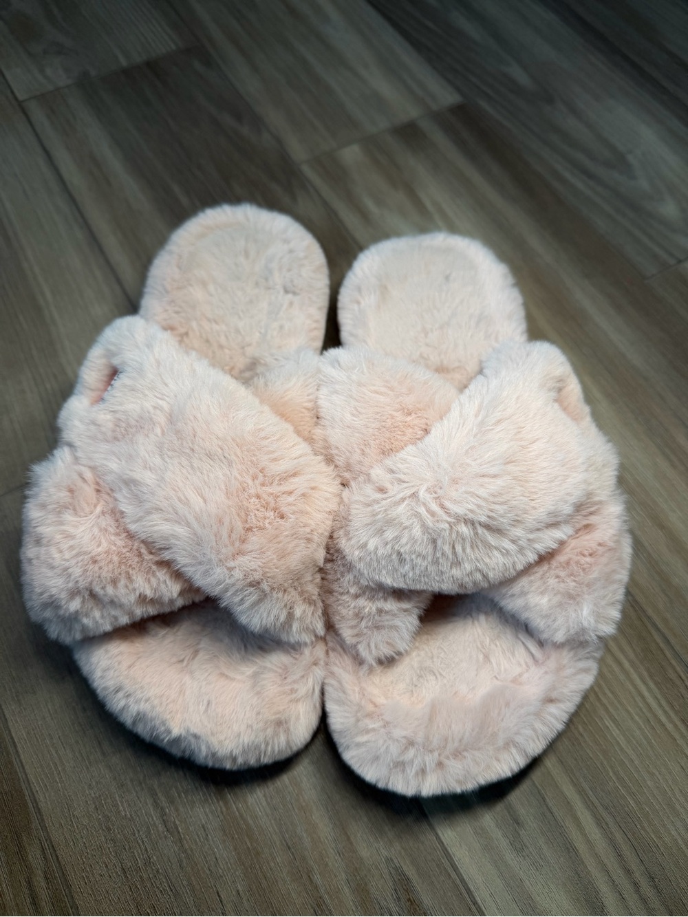 Hunter Women's Plush Crisscross Slide Slippers in Pale Pink